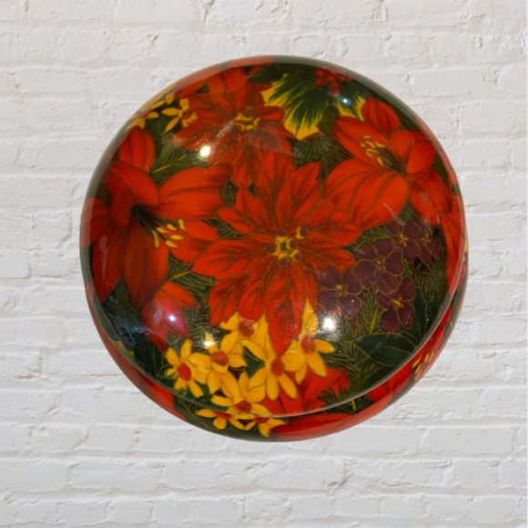 COVERED DISH -- Christmas Bowl/Dish with Poinsettias in Red and Green, Small - Picture 6 of 8